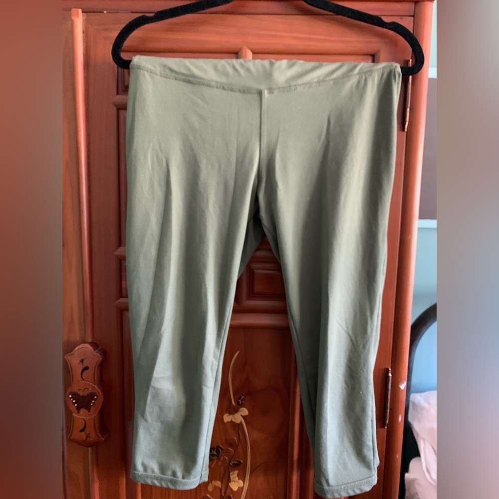 Green, Cropped Workout Leggings with Cross-Work Design on Back